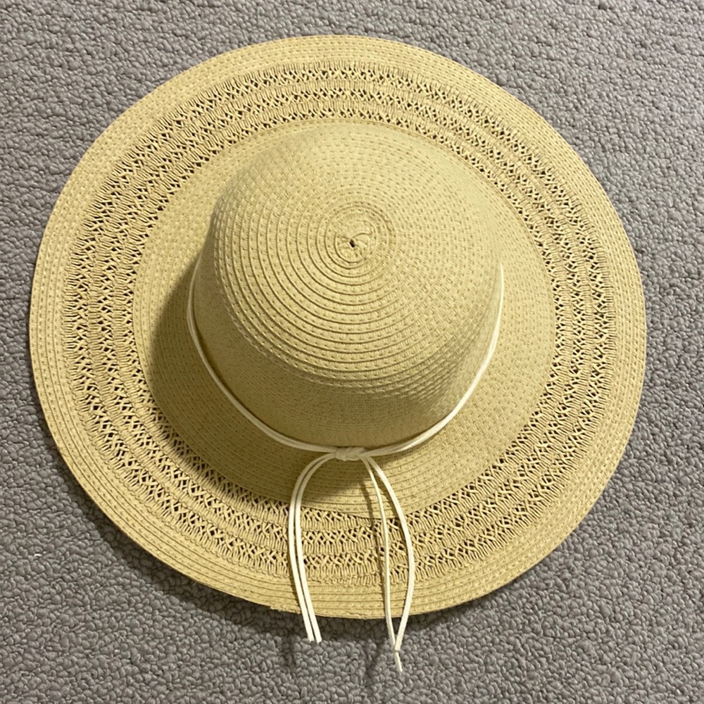 NWOT Sunhat Weaved Beautiful Wide Brim Hat 100% Paper Straw - OSFA